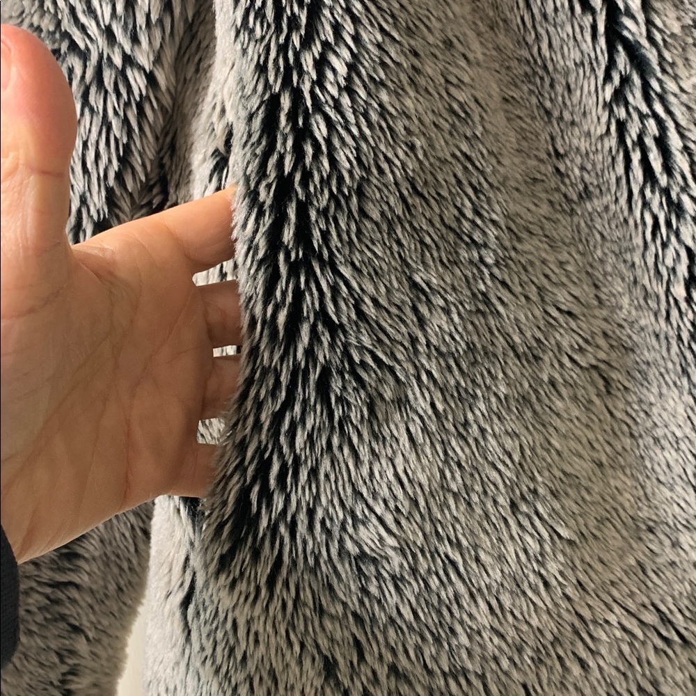 Hennes Collection, US M, Grey & Black Two-Tone Faux Fur Jacket With Pockets - Picture 4 of 9